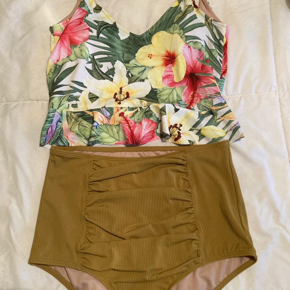 Tropical set Kortni Jeane